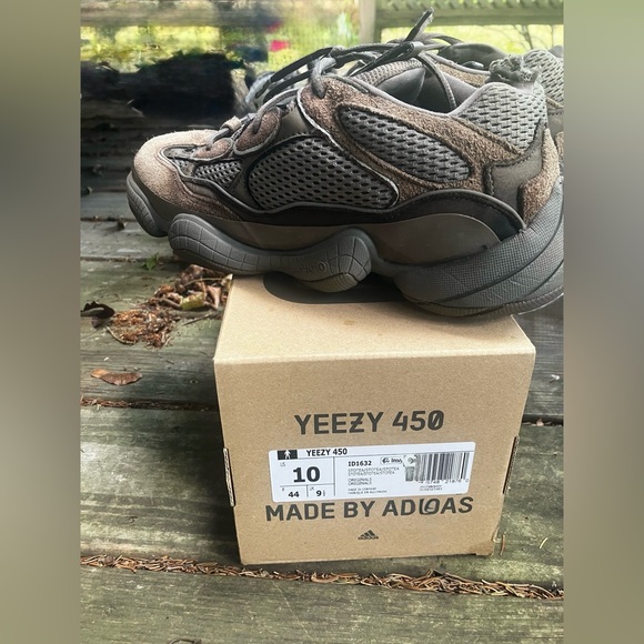 Adidas x YEEZY 500 “Brown Clay” Sneakers (2021) - Picture 5 of 6